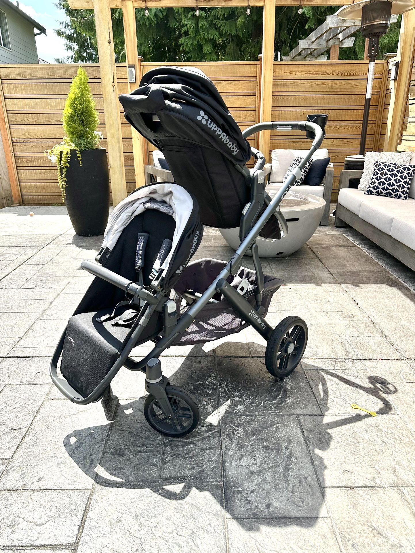 Uppababy Vista Stroller With Rumble Seat and Accessories, Excellent Condition Black