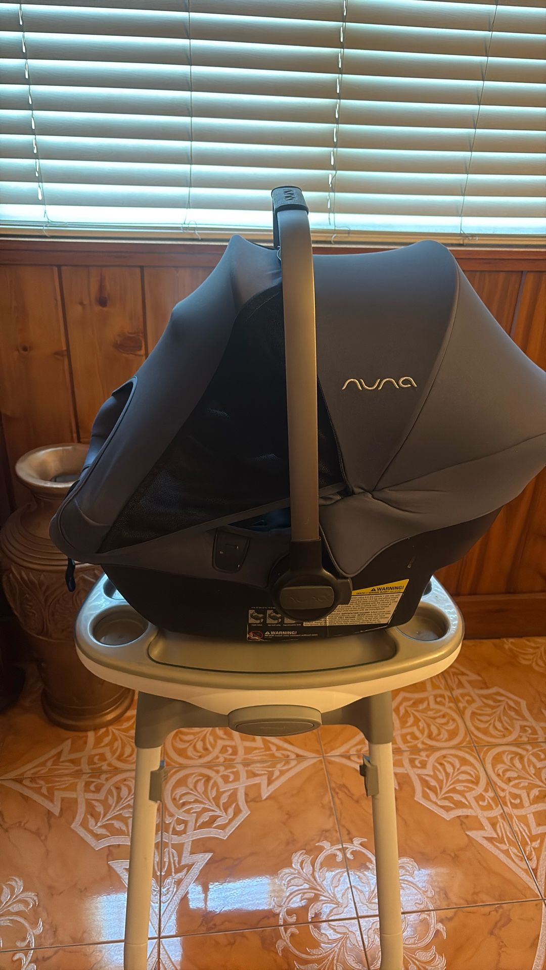 Nuna Car seat 