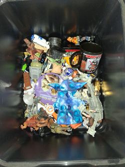 Star Wars Toys and Collectibles Lot