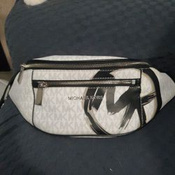 Michael Kors Mott Leather Waistpack