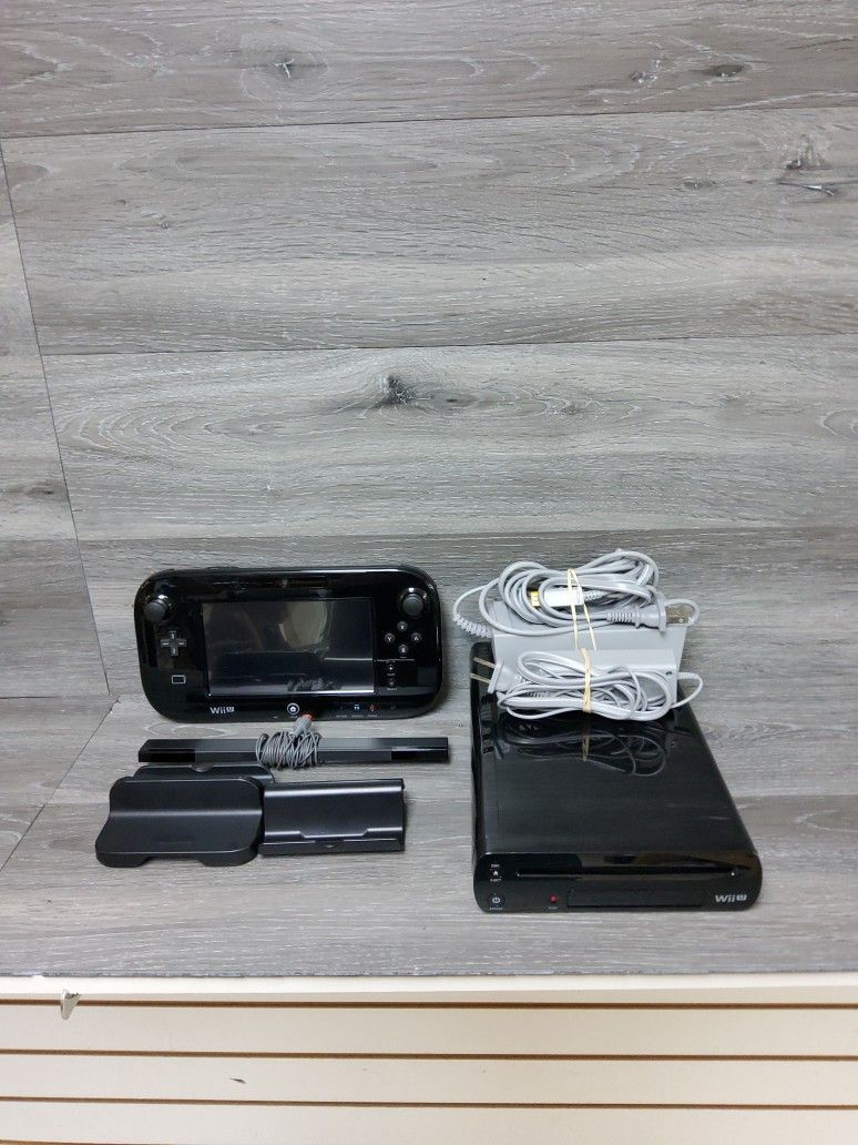 Nintendo Wii U 32gb Console And Game pad With Cables Wup-101(02)