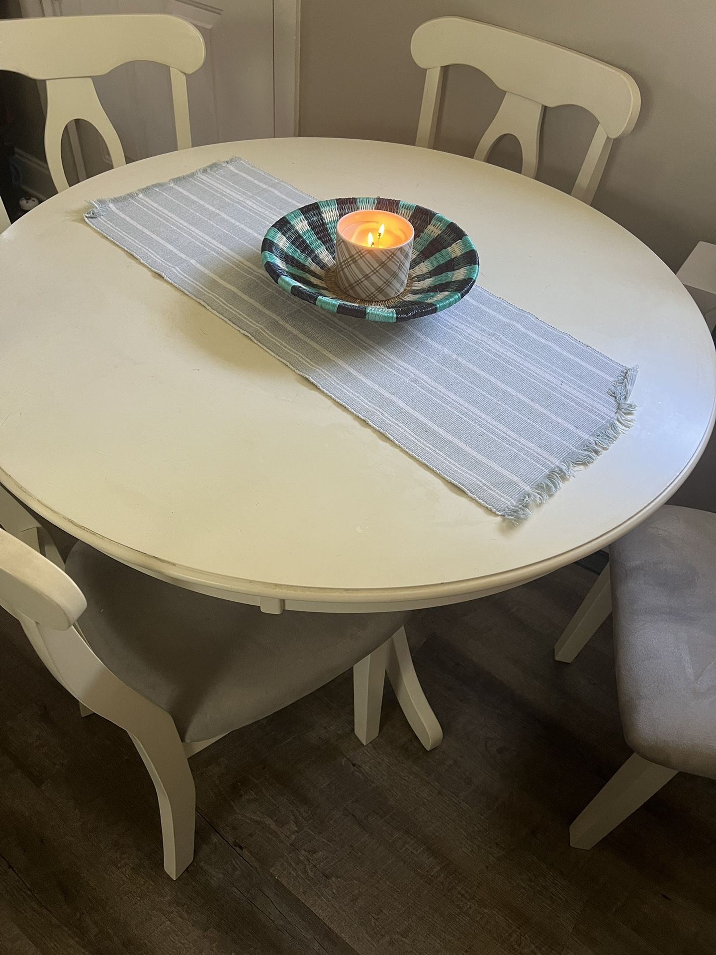 Round Dining Room Table With 4 Chairs