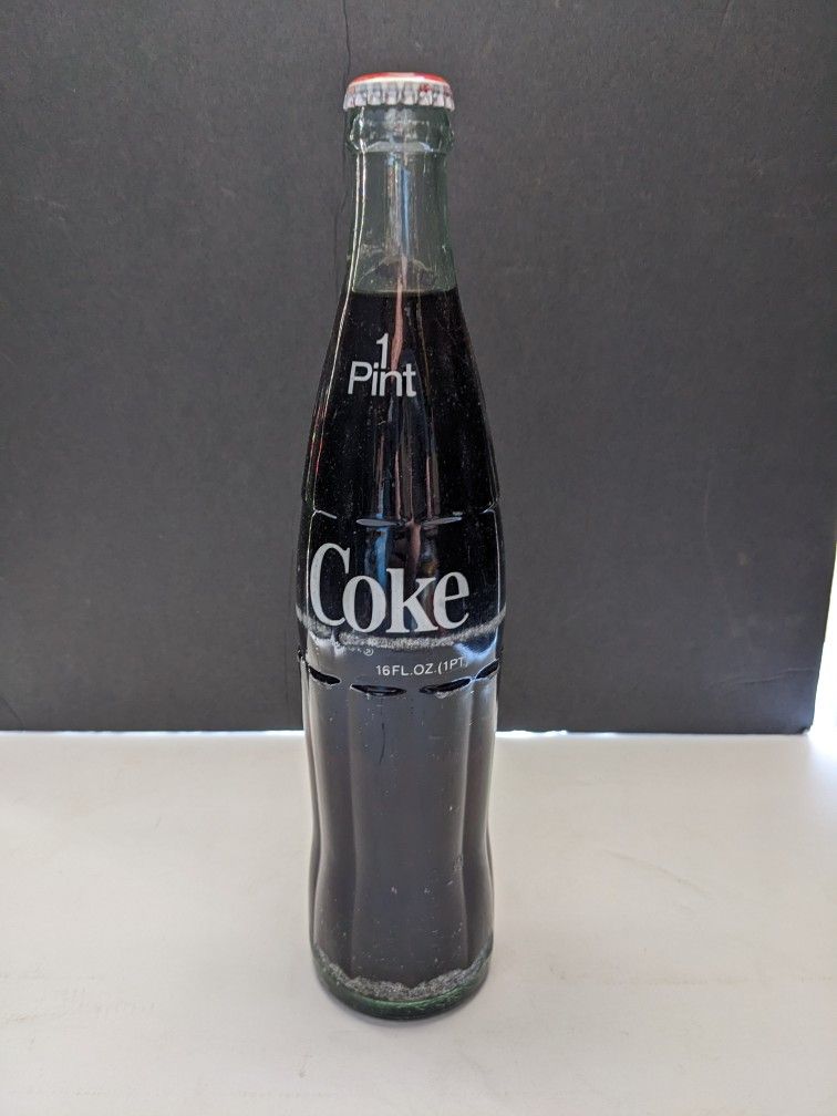 Vintage Coca-Cola Glass 1 Pint Bottle
Unopened