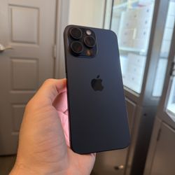 Apple iPhone 15 Pro Max 256GB Unlocked to any Carrier! 90 day warranty! We offer financing!