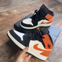  Air Jordan 1 Mid 'Shattered Backboard Orange & Black   •Worn once - great condition  •100% authentic ✅ •Black and Orange Jordan 1  •GS 7 / mens 7    