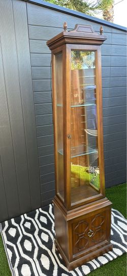 Vintage Lighted Curio Display Cabinet Tower – Glass Shelves, Mirror Back, Mediterranean Carved Base – Illuminated Pedesta