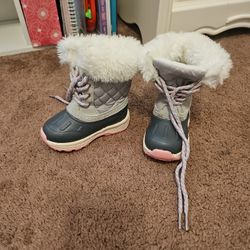 Carter's Snow Boots Size 5