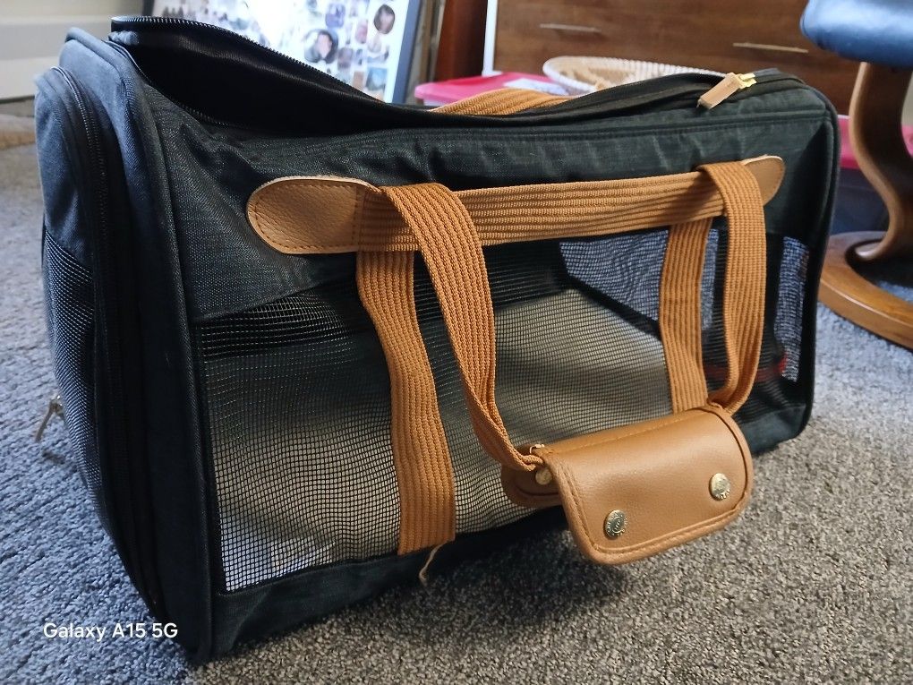 Cat Carrier-new