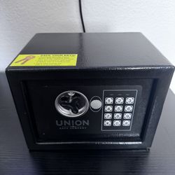 Small Padlock Safe