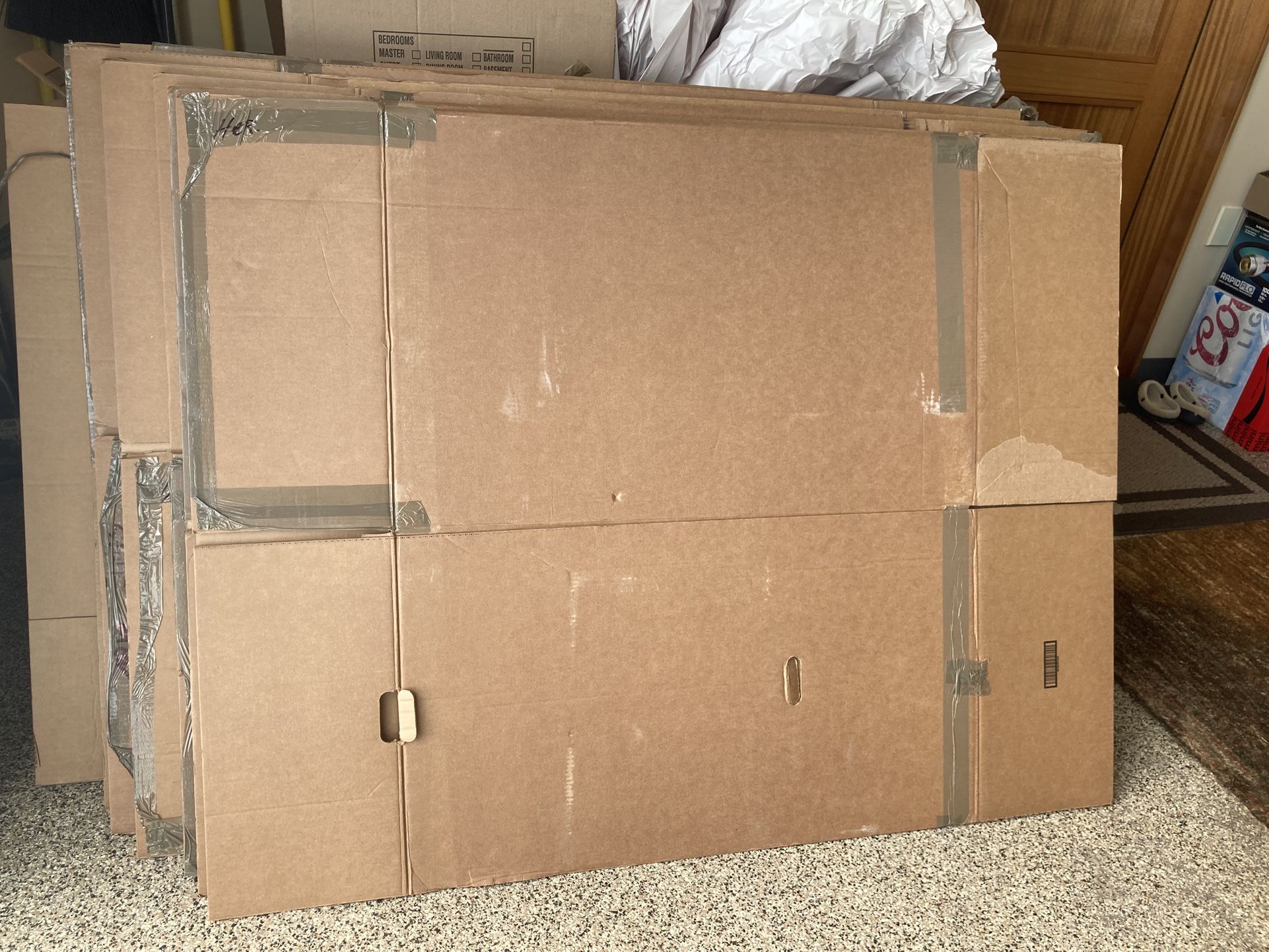 A Set Of 7 Wardrobe Large Boxes With Metal Hanger
