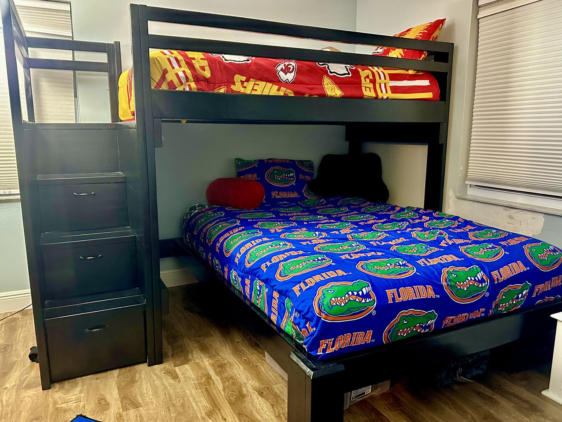 Bunk Beds-Twin over Queen