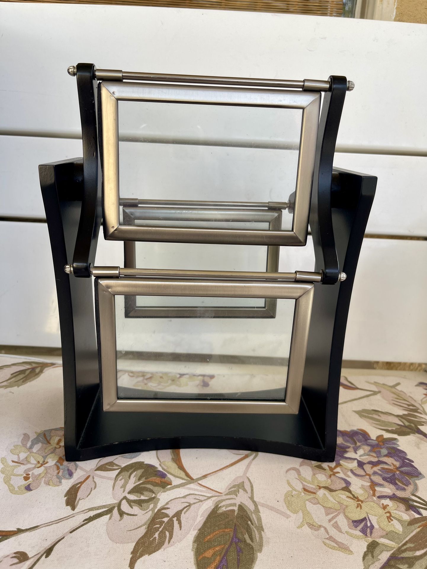 Picture Frame- Rolodex double sided frames holds 6 pictures at once