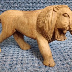 Vintage Wooden Hand carved Lion Folk Art *5.00* 7" Long x 4.5" Tall