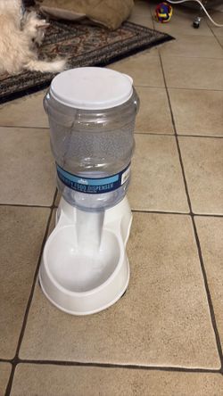 NEW gravity food dispenser $8
