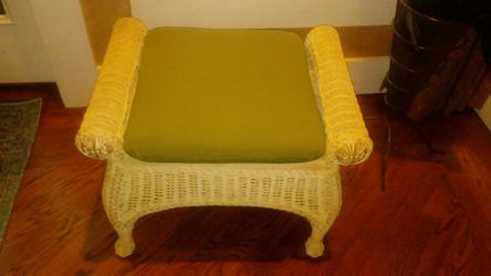 Pier one wicker ottoman