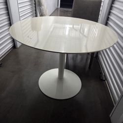 Free Plastic Table