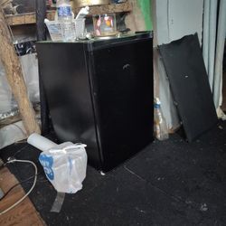 Mini Fridge 