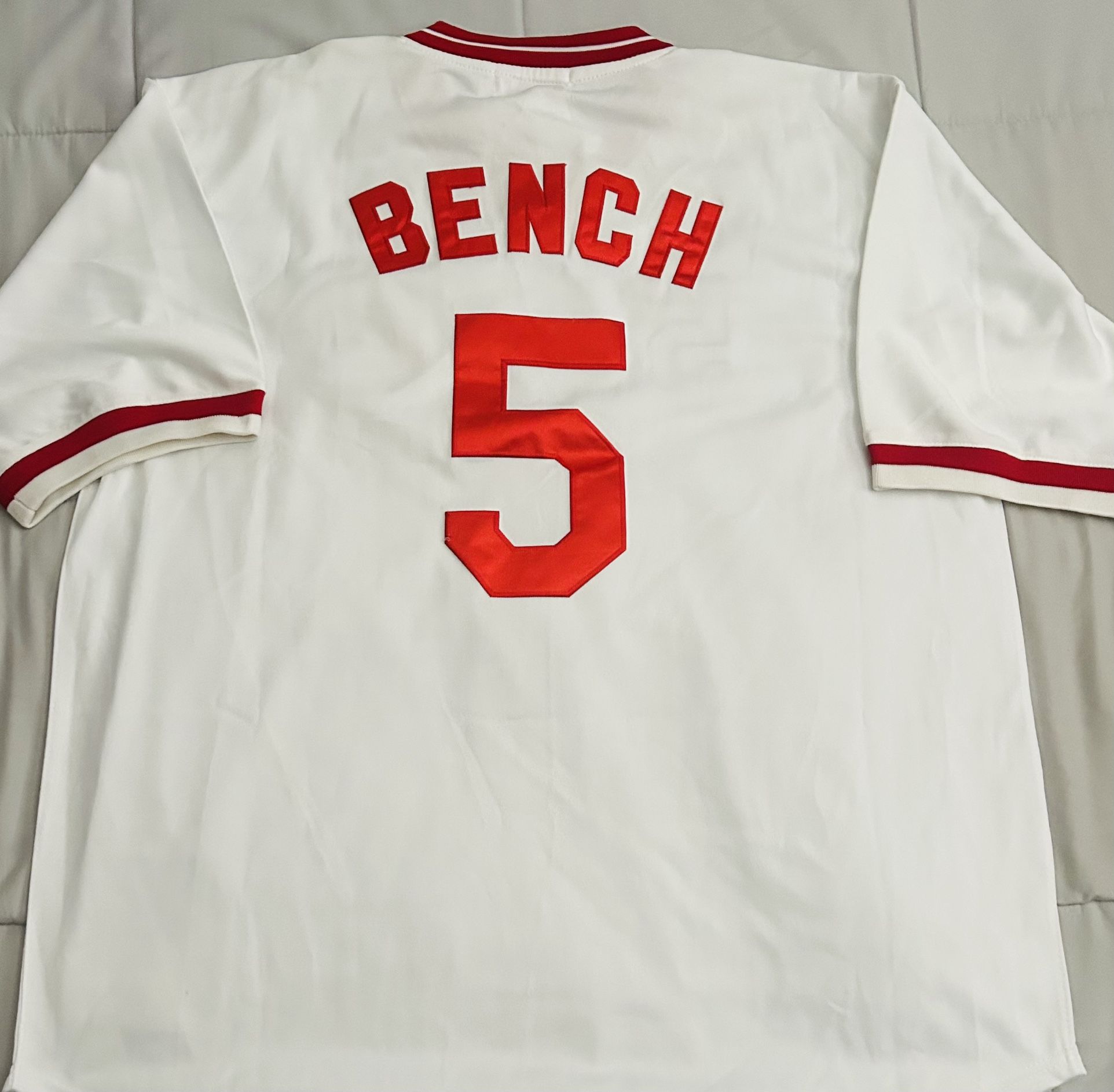 2X Size: This is a Mitchell & Ness Cooperstown Collection jersey for Johnny Bench of the Cincinnati Reds, commemorating the team's 1975 season.