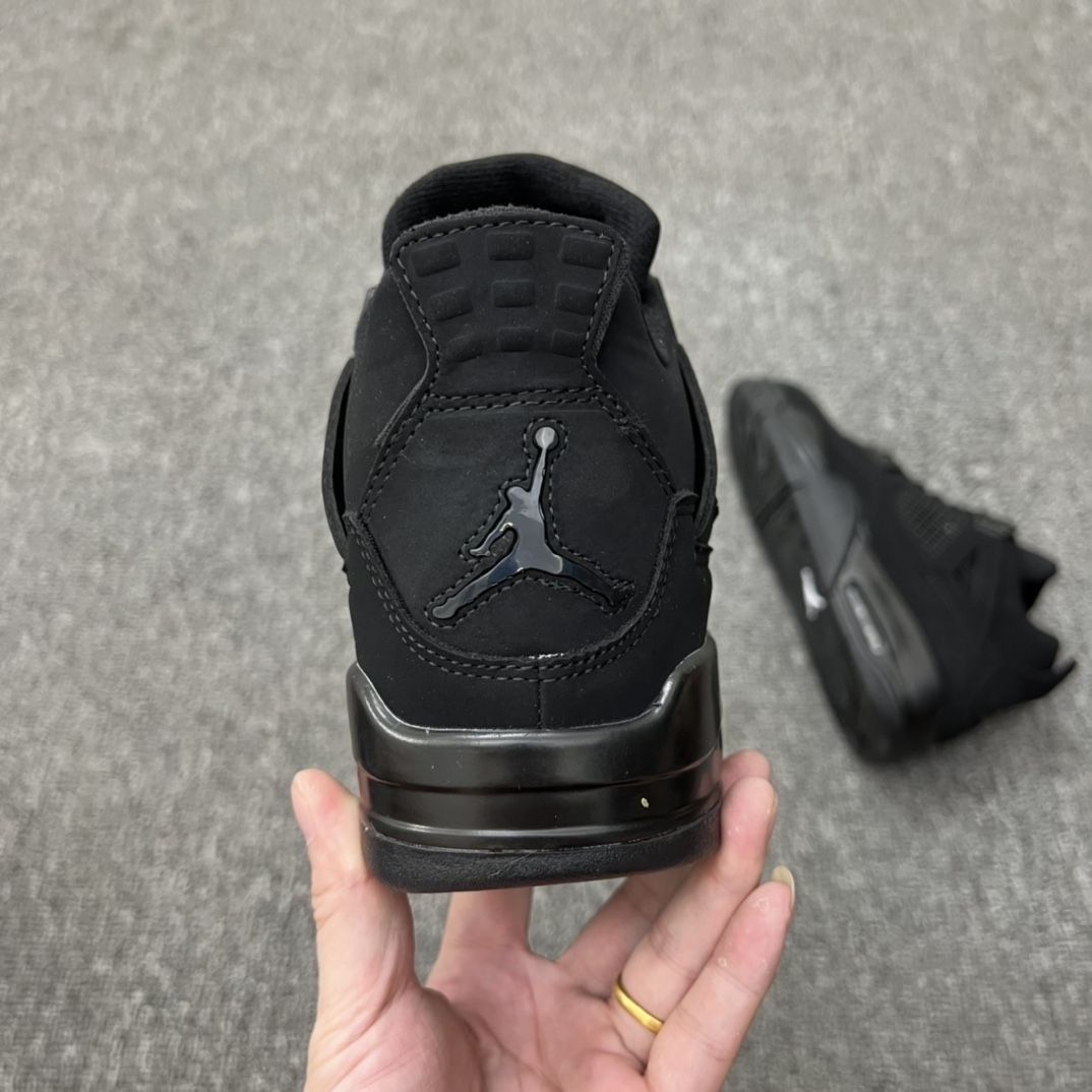 Black cats Jordan Retro 4