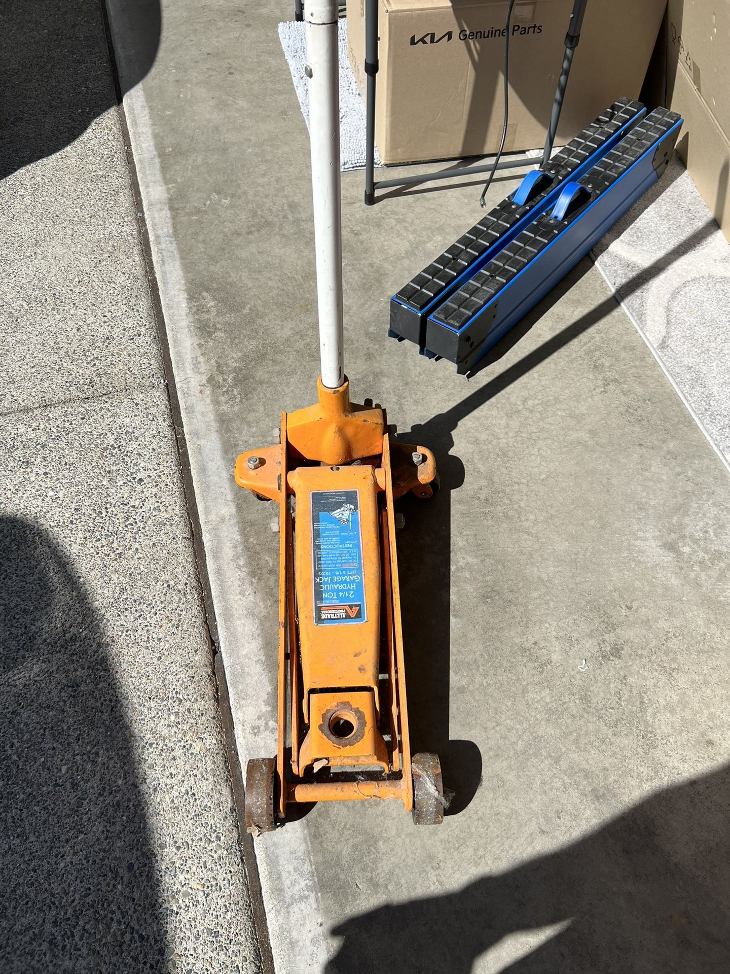 All Trade 2 1/4 Ton Floor Jack