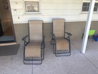 2 outdoor recliner chairs