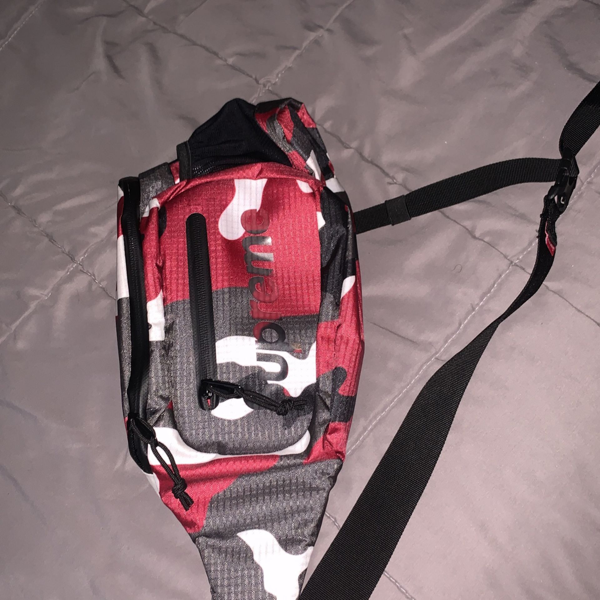 supreme fanny pack (117 on stockx)