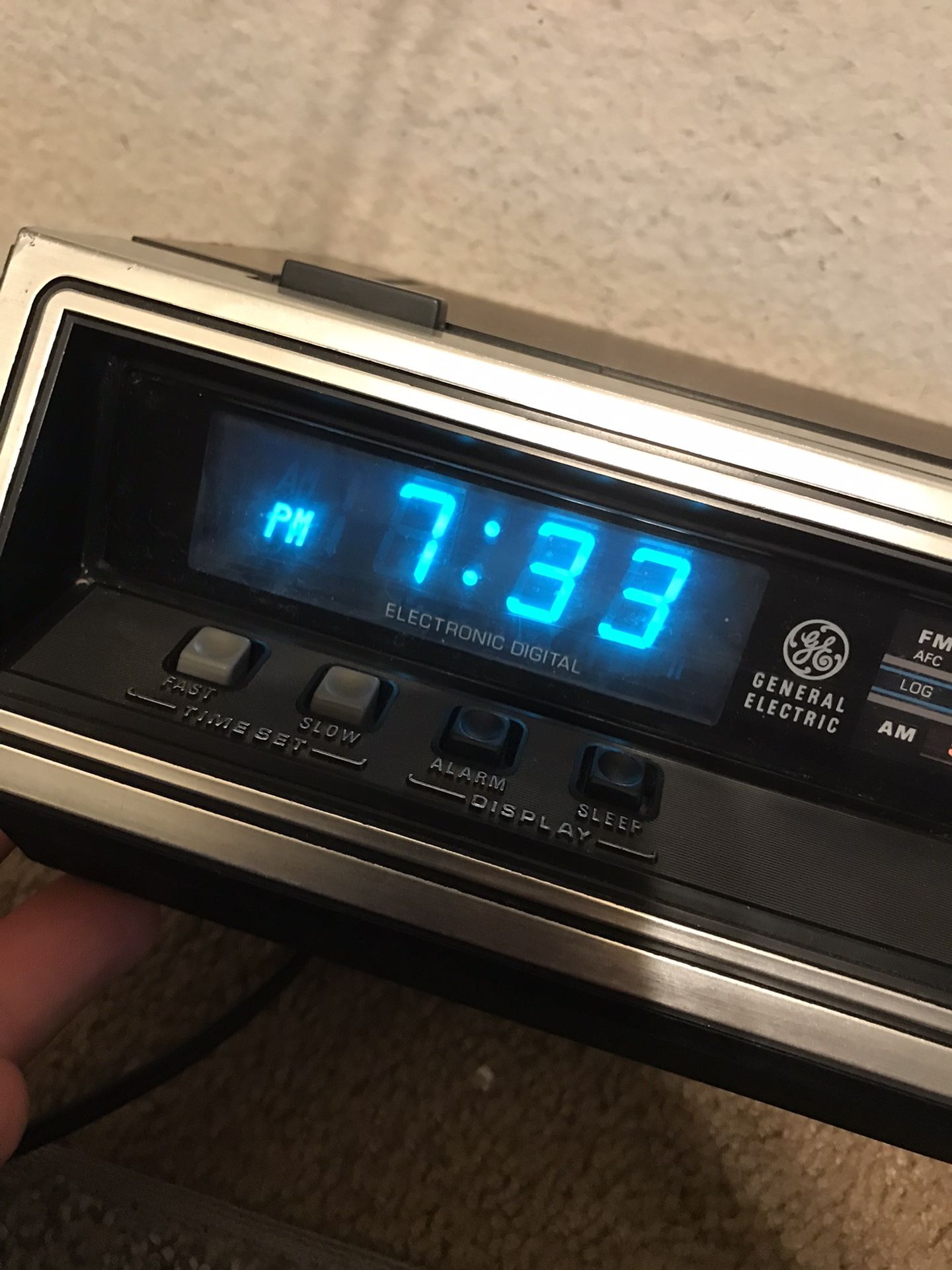 Vintage GE 7-4651B Alarm Clock AM / FM Radio Green FLUORESCENT 