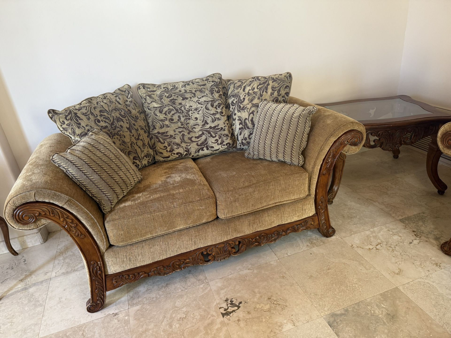 Elegant Sofa with Cushions