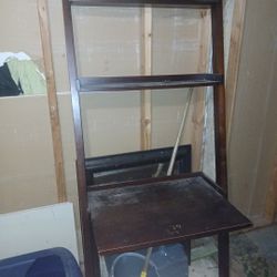 Free Sitting Desk That Just Leans Onto The Wall