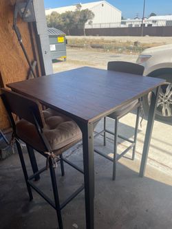 3 piece bar table and chairs