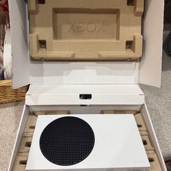 New never used xbox series s with conroller and charger