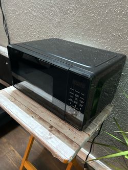 Black Countertop Microwave