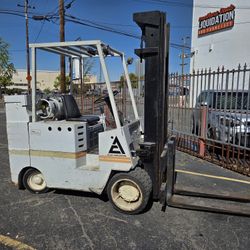 Forklift 