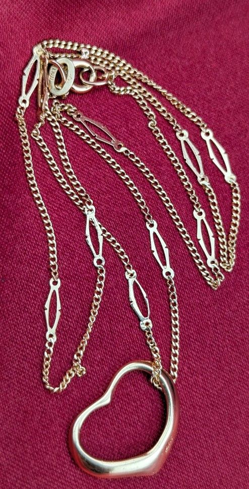 14K Solido Gold Open Heart and Fancy Necklace