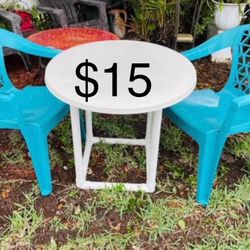 $15 Patio/Garnden table with 2 Free chairs plastic in good condition