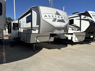 2024  Alliance RV Avenue 32RLS