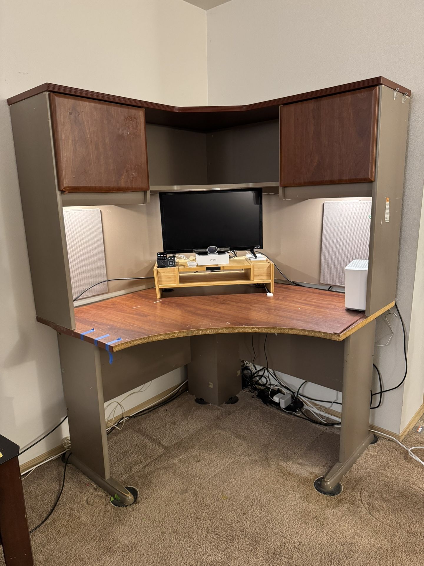 Corner Desk With Hutch