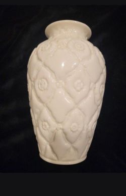 10"  Vintage Lenox Buttons and Bows Vase