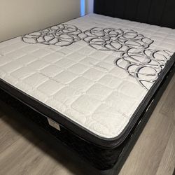 Queen Size Mattress Pillow Top 12" Thick.   New Mattress In A Plastic Sealed 