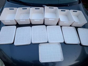 White Plastic Storage Baskets with Lids – Set
