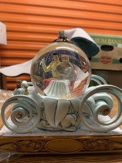 DISNEY Cinderella Musical Snowglobe Carriage Prince