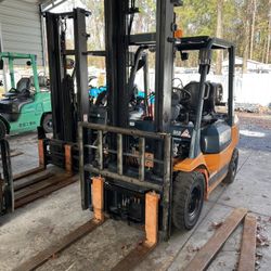 Used Japanese Imported 2005 Toyota 42-7FG25 Forklift Truck