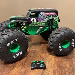 Monster Jam Mega Grave Digger RC car