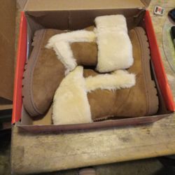 Size 9 Women's Fur Boots