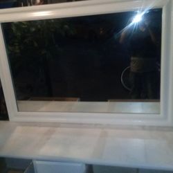 Dresser With Mirror