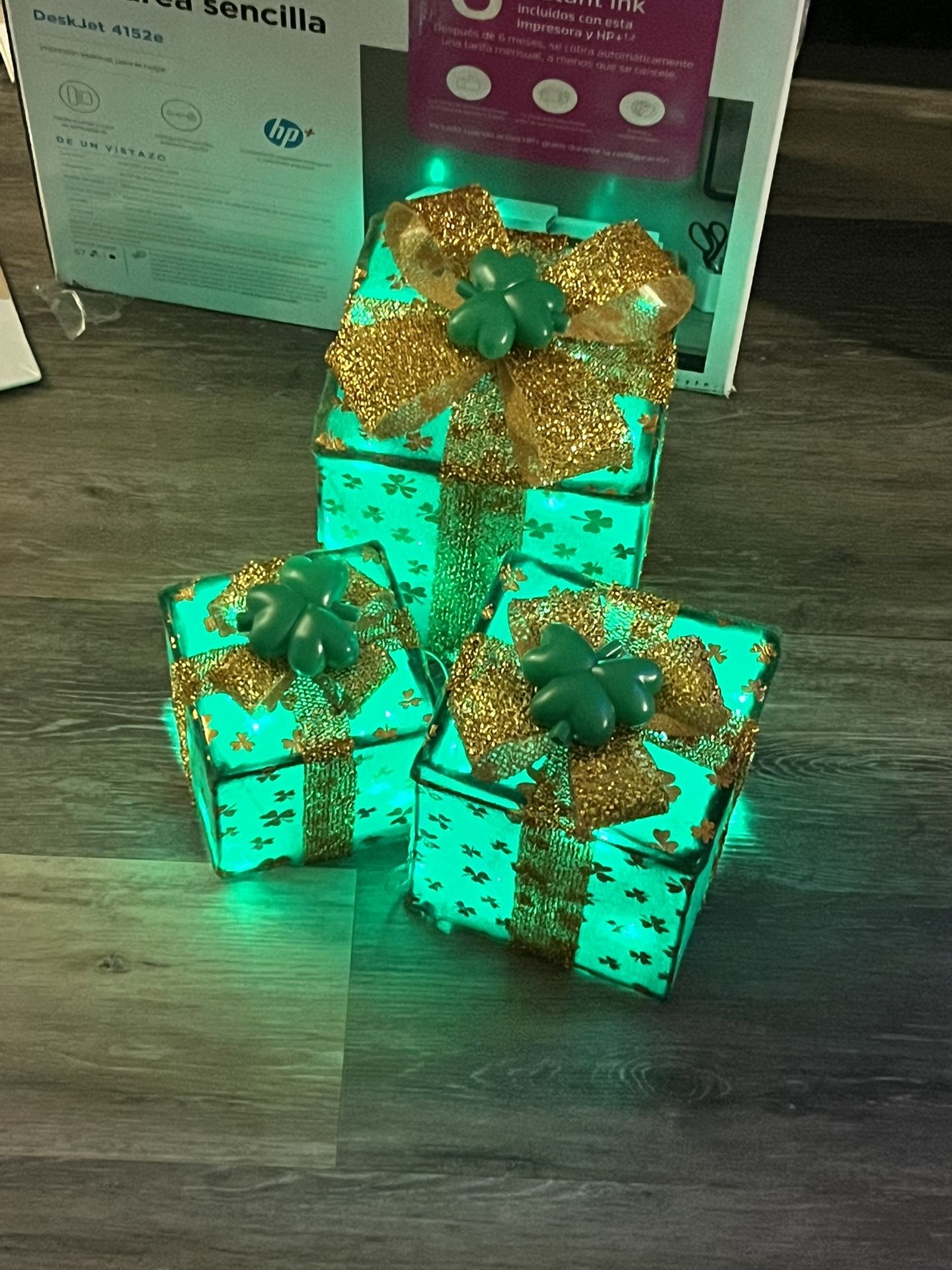 Light Up Holiday Present W/multiple Settings