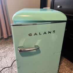 Mini Fridge 