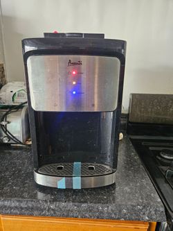 Countertop water dispenser