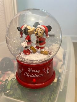 Mickey snow globe