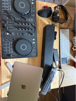 DJ kit (Computer, controller, soundbar, headphones)